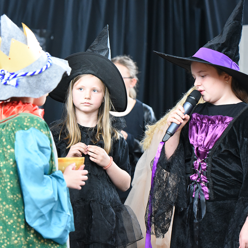 Aktuelles_Theater-feindliche-brueder-2025-2